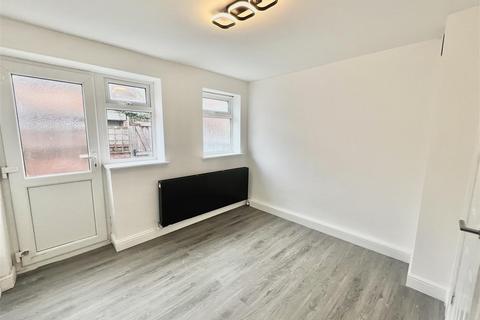 2 bedroom terraced house to rent, Howells Avenue, Sale
