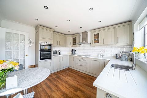 4 bedroom detached house for sale, Beech Tree Close, Oakley, RG23 7EF