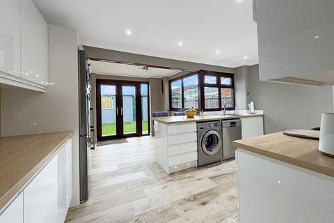 3 bedroom terraced house for sale, Woodmanhurst Road, Stanford-le-hope SS17