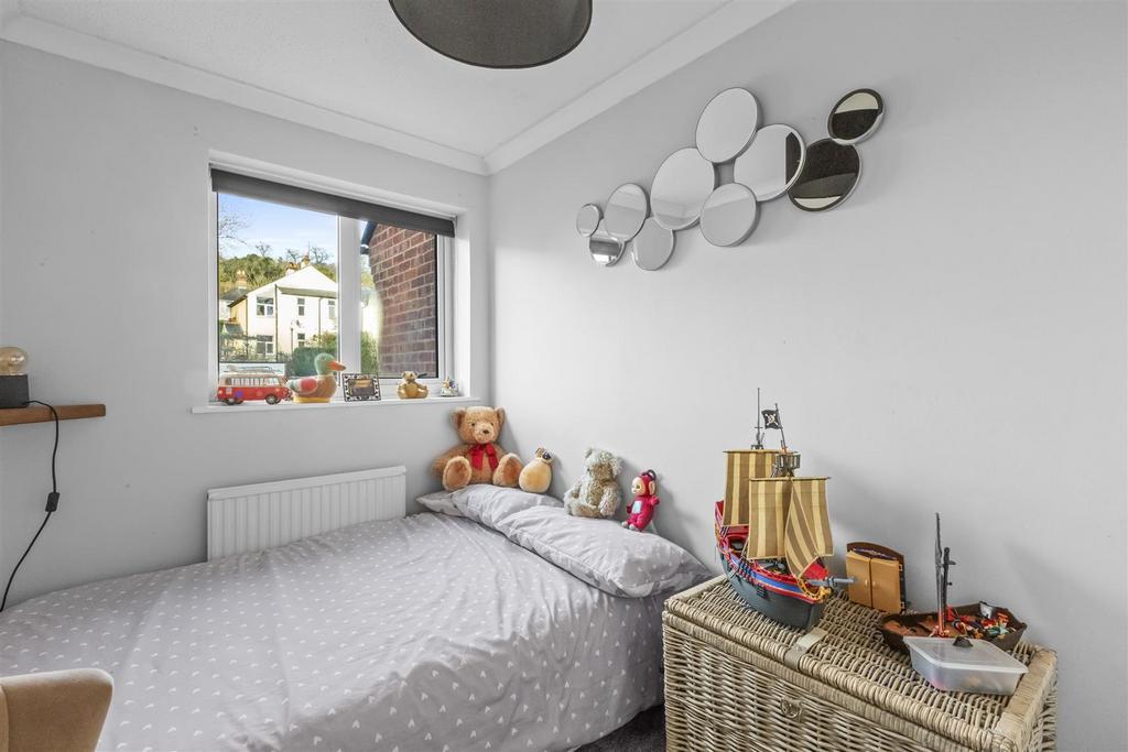 15 Portway Drive, HP12 4 AU-13.jpg