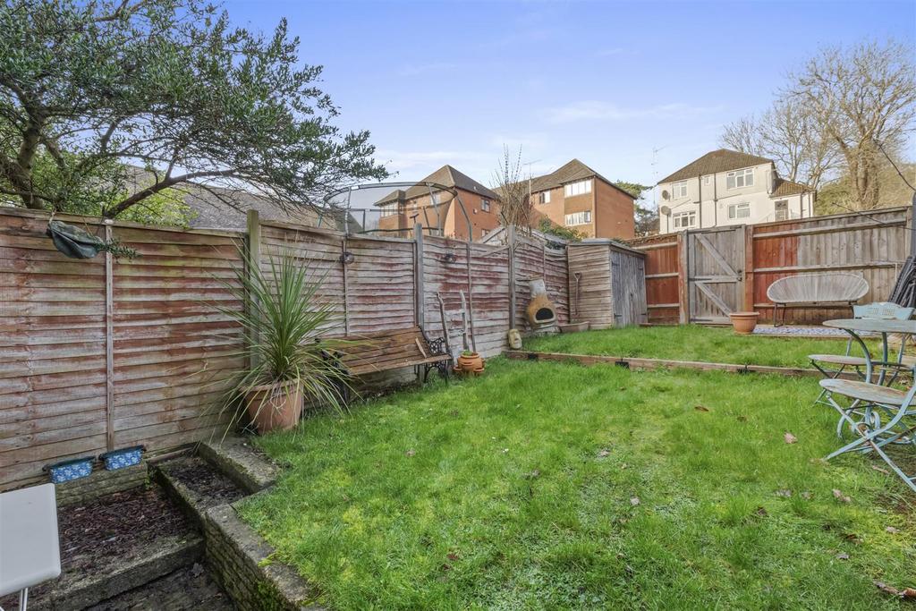15 Portway Drive, HP12 4 AU-3.jpg