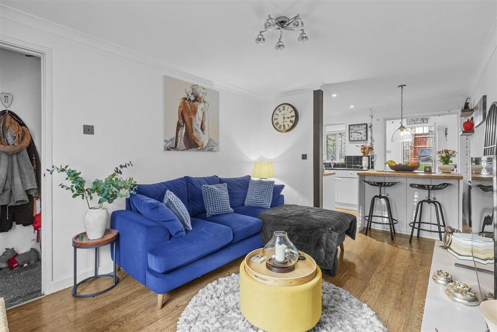 15 Portway Drive, HP12 4 AU-11.jpg