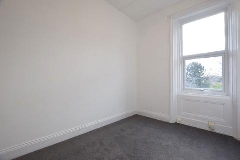 3 bedroom flat to rent, Earls Drive, Gateshead, NE9