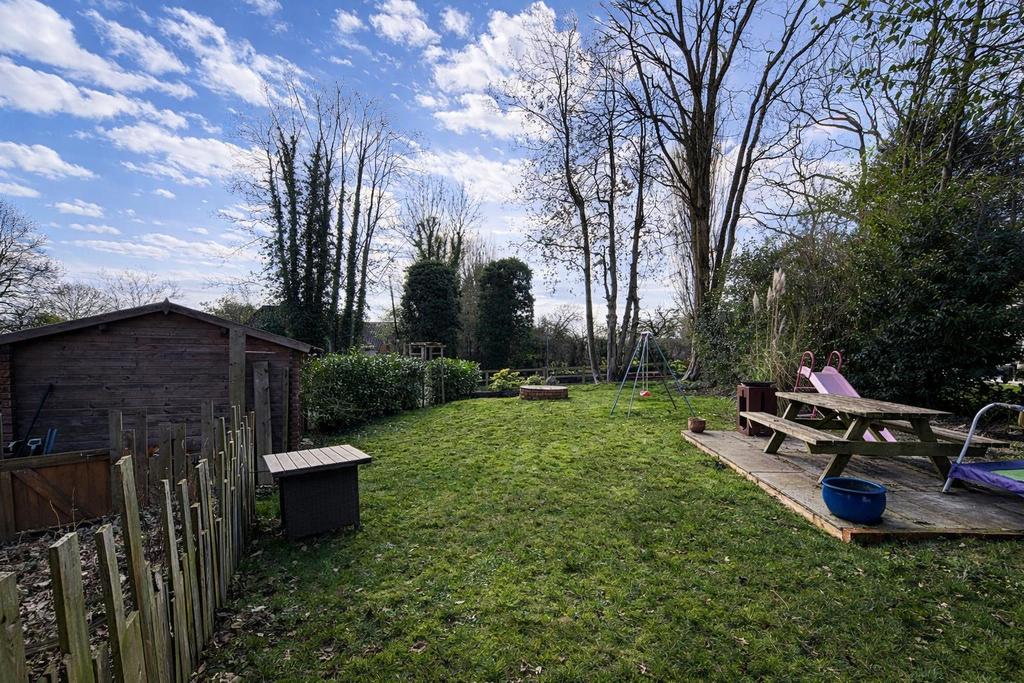 A7499570-A3 FF-47 E9-8542-294 EEC335805.png