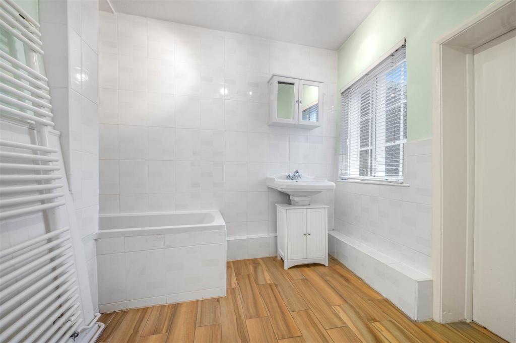 Jack &amp; Jill Bathroom