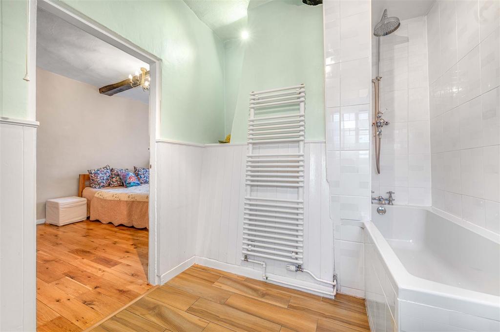 Jack &amp; Jill Bathroom