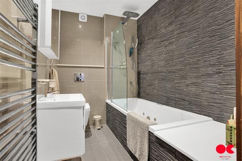 3 bedroom flat for sale, High Road Leyton, Leyton E10