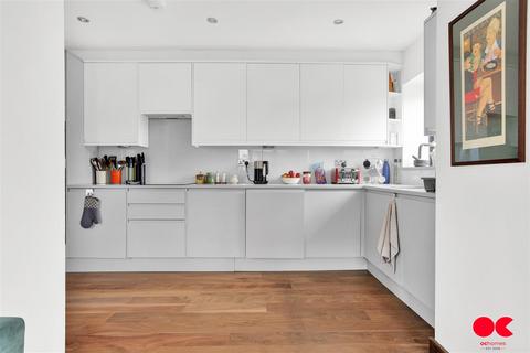 3 bedroom flat for sale, High Road Leyton, Leyton E10