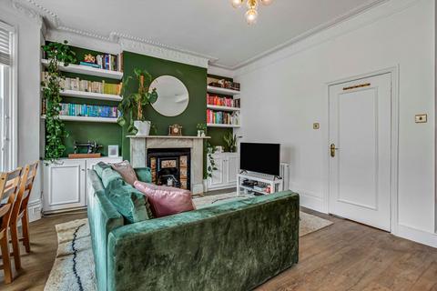 2 bedroom flat for sale, Tremadoc Road, London SW4
