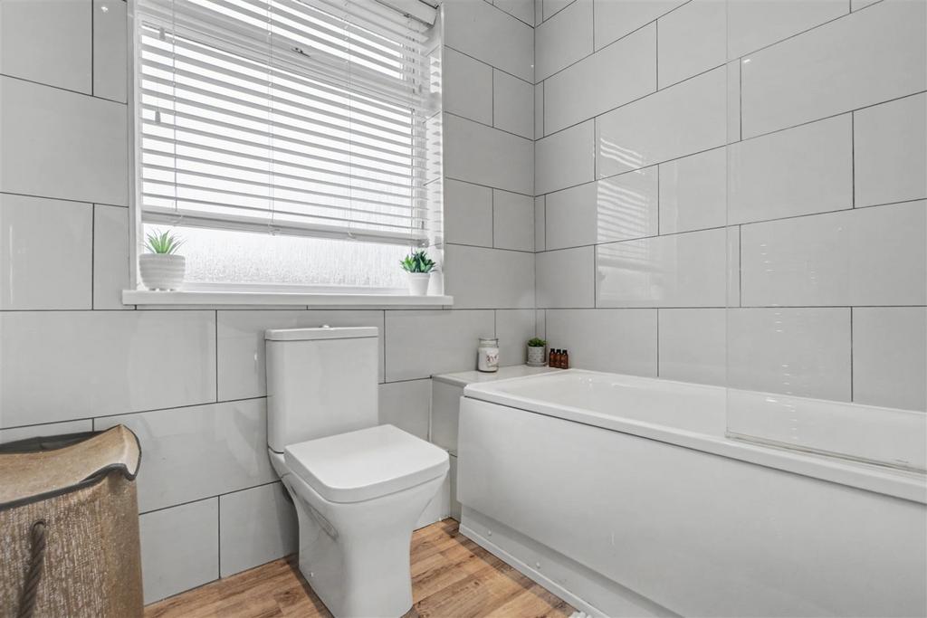 Bathroom 1.jpeg