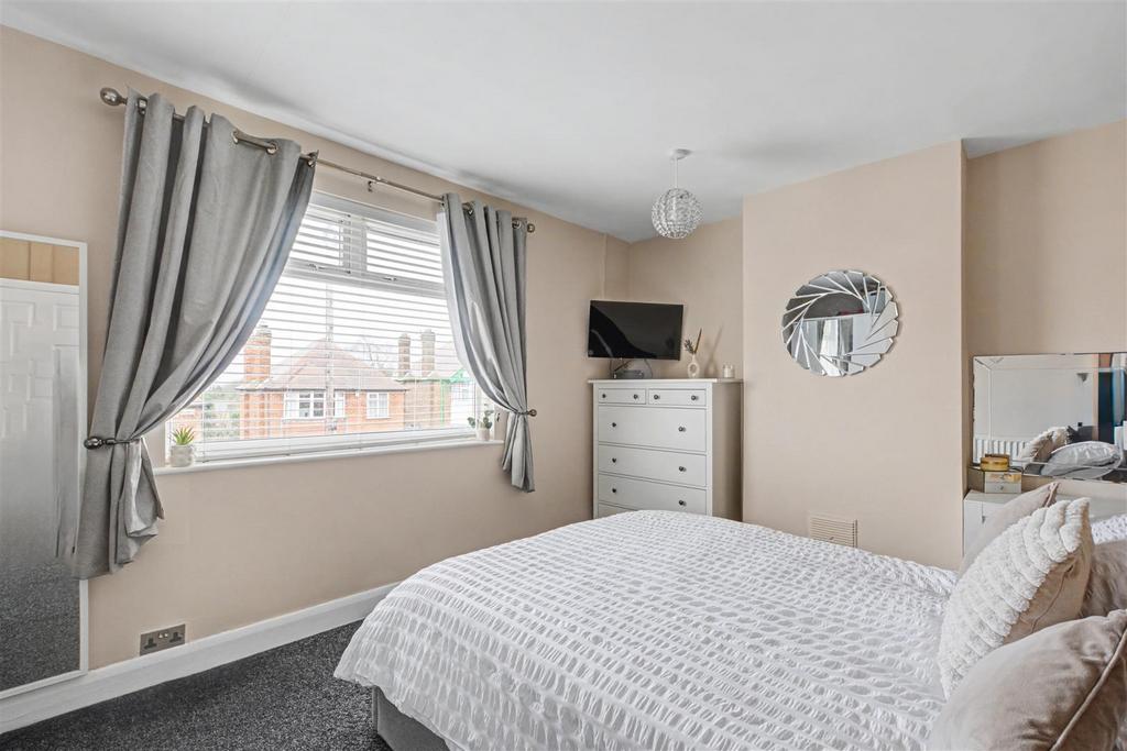 Bedroom 1 1.jpeg