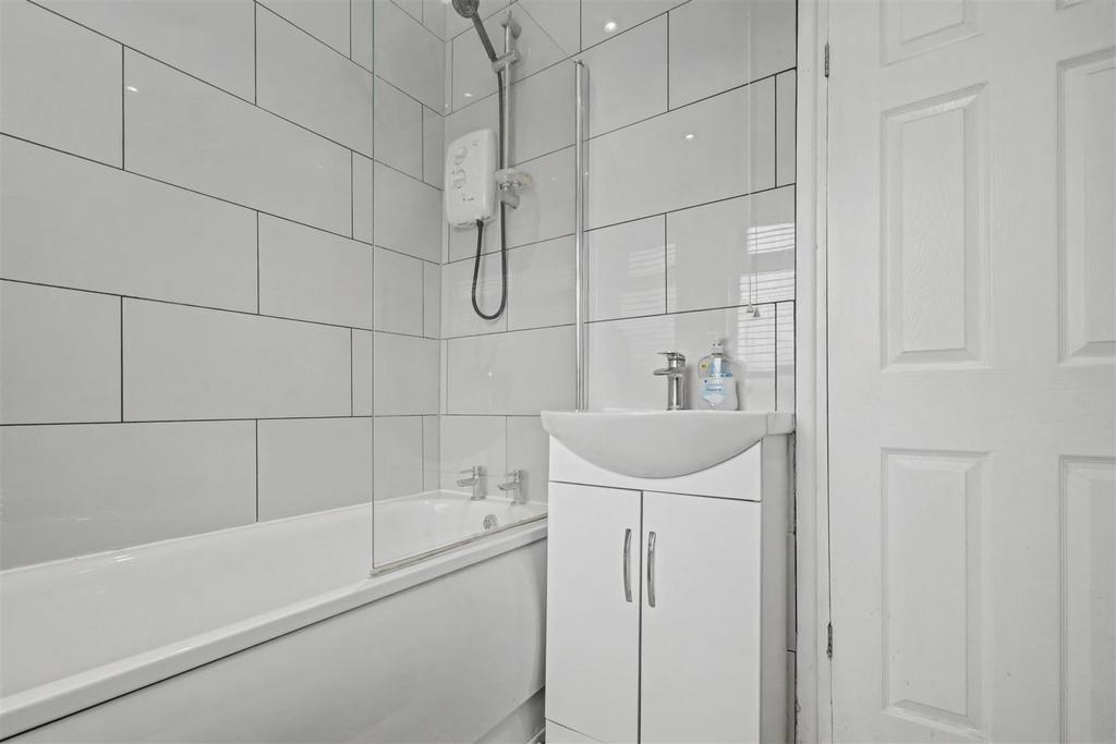Bathroom 2.jpeg
