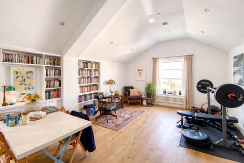 2 bedroom flat to rent, Marine Parade, Worthing