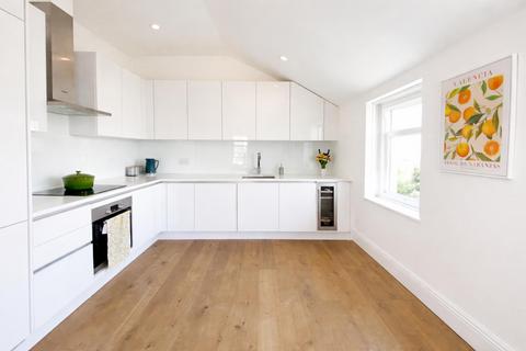 2 bedroom flat to rent, Marine Parade, Worthing