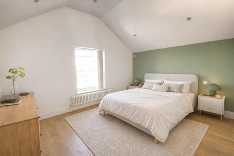 2 bedroom flat to rent, Marine Parade, Worthing