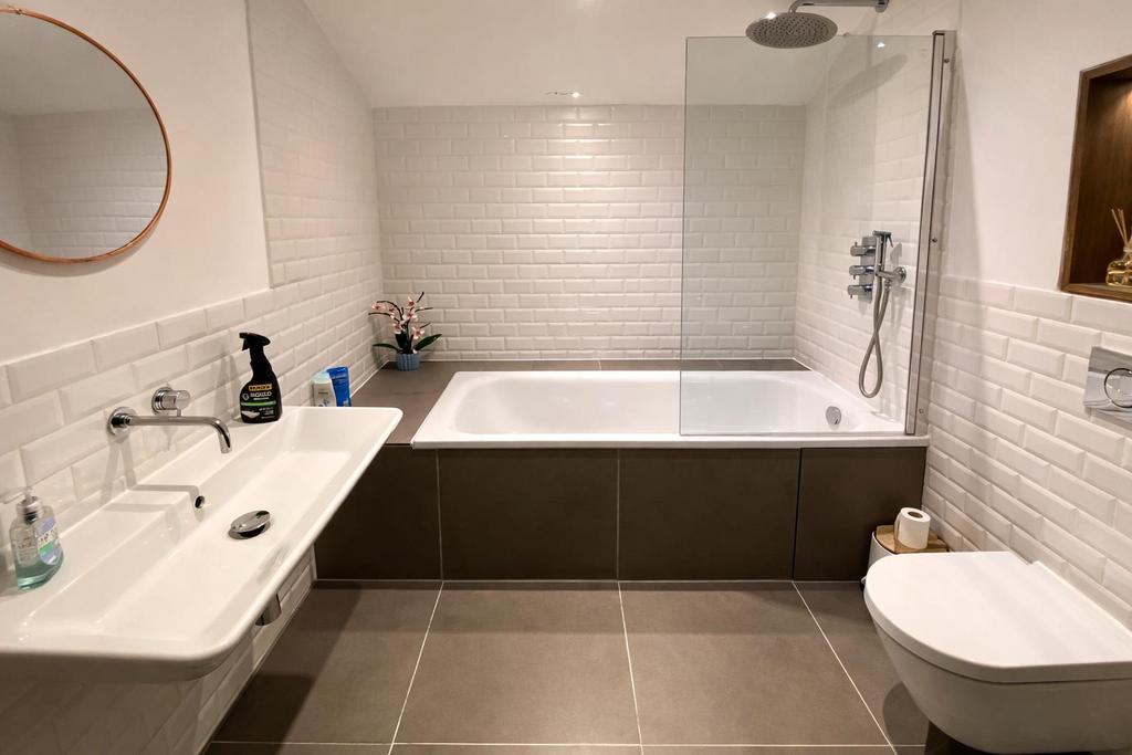 Bathroom 7 cav.png