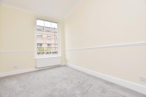 2 bedroom flat to rent, Greenwich High Road Greenwich SE10