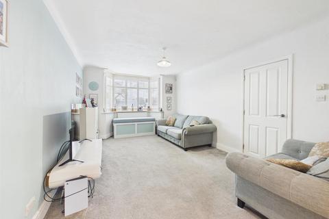 undefined, Pine Gardens, Ruislip HA4
