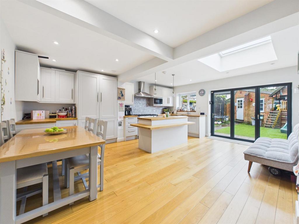 CAM05080 G0-PR0276-STILL023.jpg