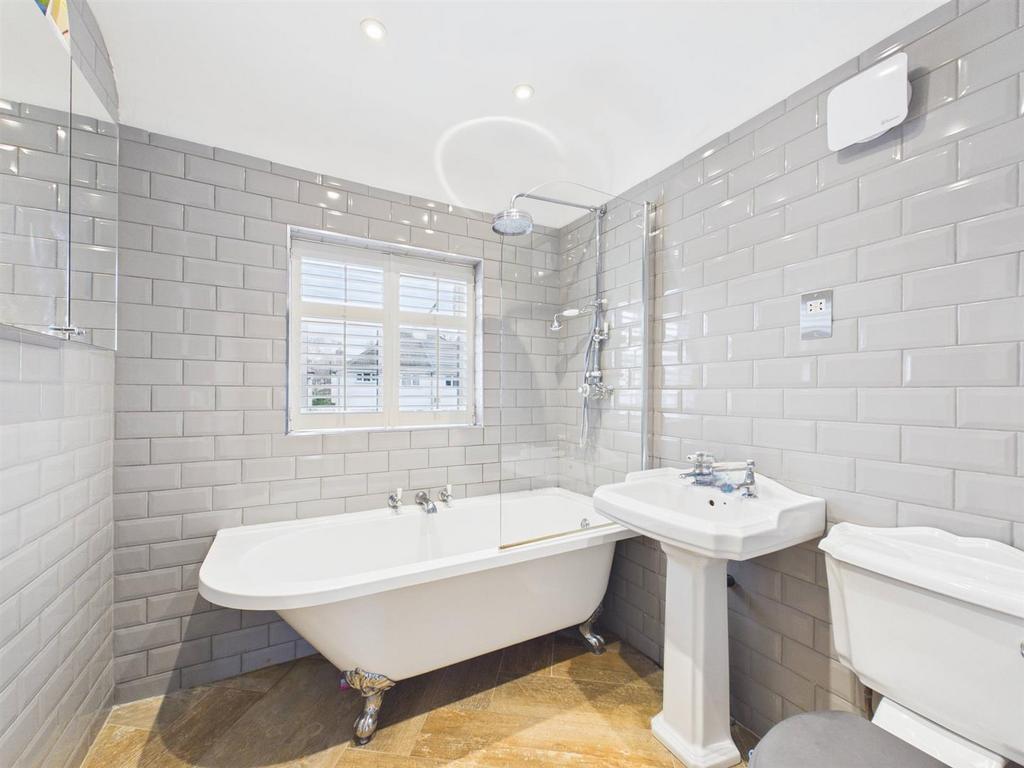 CAM05080 G0-PR0276-STILL006.jpg