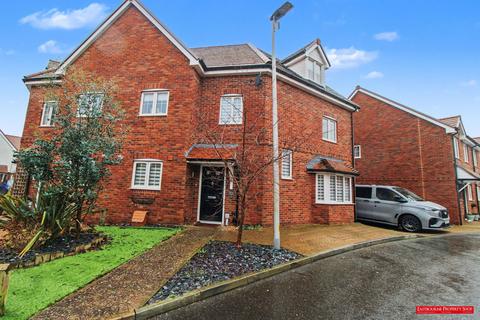 4 bedroom semi-detached house for sale, Woodacres Way, Hailsham BN27