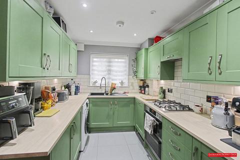 4 bedroom semi-detached house for sale, Woodacres Way, Hailsham BN27