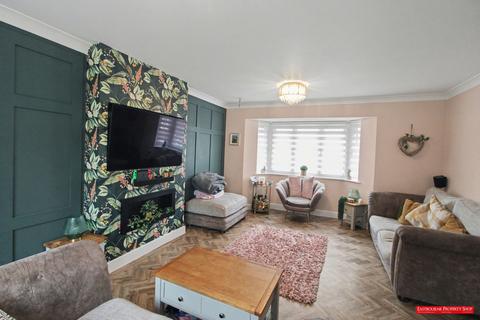 4 bedroom semi-detached house for sale, Woodacres Way, Hailsham BN27