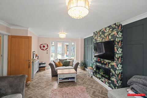 4 bedroom semi-detached house for sale, Woodacres Way, Hailsham BN27