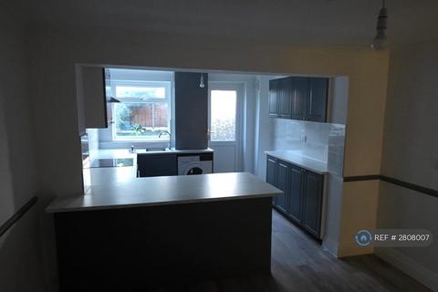 3 bedroom terraced house to rent, Thorold Road, Chatham, ME5