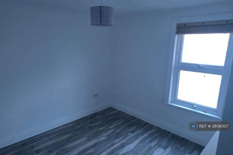 3 bedroom terraced house to rent, Thorold Road, Chatham, ME5
