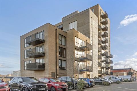 2 bedroom flat for sale, Hampden Road, London N8