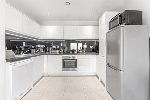 2 bedroom flat for sale, Hampden Road, London N8