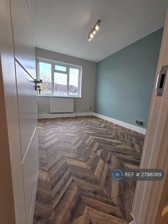 2 bedroom flat to rent, Hodder Drive, Greenford, UB6