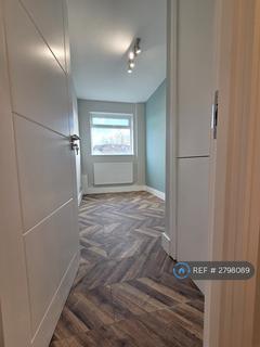 2 bedroom flat to rent, Hodder Drive, Greenford, UB6