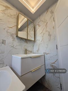 2 bedroom flat to rent, Hodder Drive, Greenford, UB6