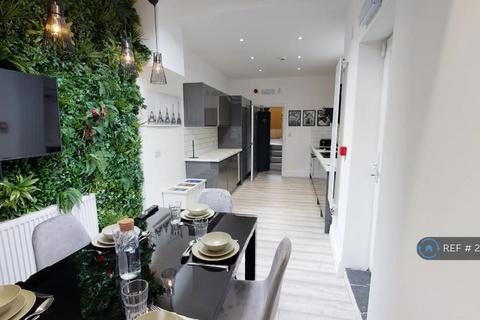 1 bedroom in a house share to rent, Park Bank, Salford, M5