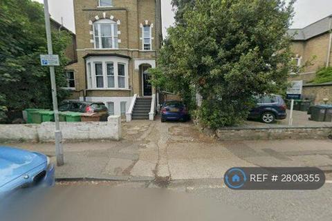 1 bedroom in a house share to rent, Clifton Road, Kingston Upon Thames, KT2