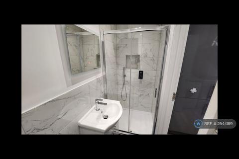 Studio to rent, London, London, N13