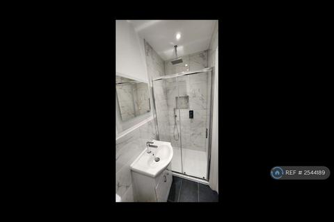 Studio to rent, London, London, N13