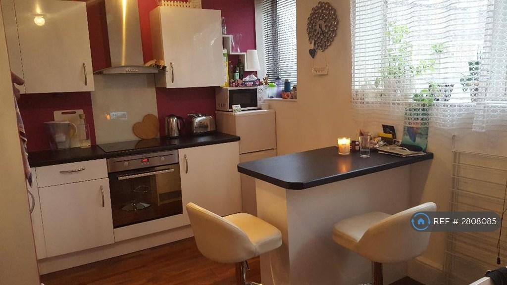 Kitchen And Breakfast Bar