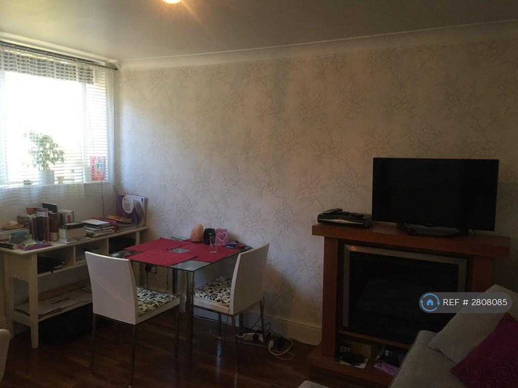 Lounge With Dining