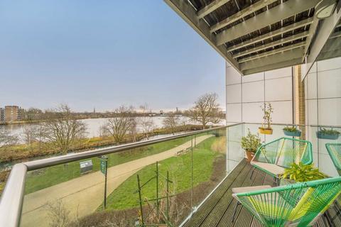 3 bedroom flat for sale, Goodchild Road, London N4