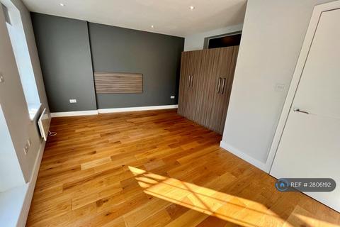 1 bedroom flat to rent, Down Place, London, W6