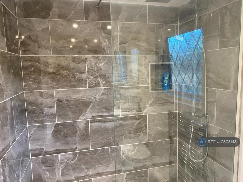 Shower In En-Suite