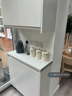 4 bedroom flat to rent, Lingfield Avenue, Kingston Upon Thames, KT1