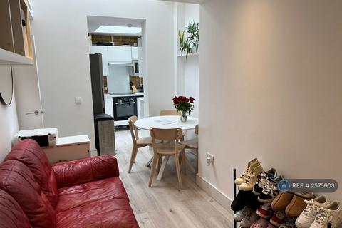 4 bedroom flat to rent, Lingfield Avenue, Kingston Upon Thames, KT1