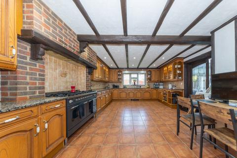 undefined, Clinton Avenue, Luton, Bedfordshire, LU2 7LT