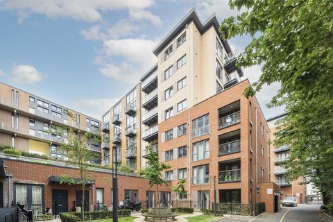 1 bedroom flat to rent, Colonnade Gardens, London W3