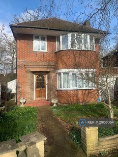 4 bedroom detached house to rent, Wychwood Avenue, Edgware, HA8