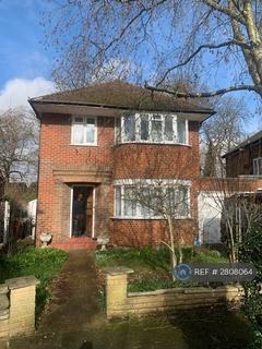 4 bedroom detached house to rent, Wychwood Avenue, Edgware, HA8